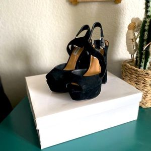 Pin up style black platform